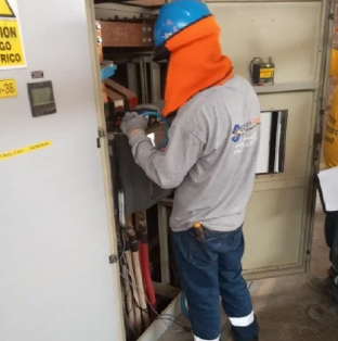 Estudio de calidad de energía en tableros eléctricos detectando distorsiones y armónicos